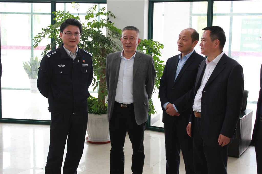 1常州市公安局黨委委員、政治部主任汪勤永親臨現(xiàn)場指導(dǎo)工作.JPG