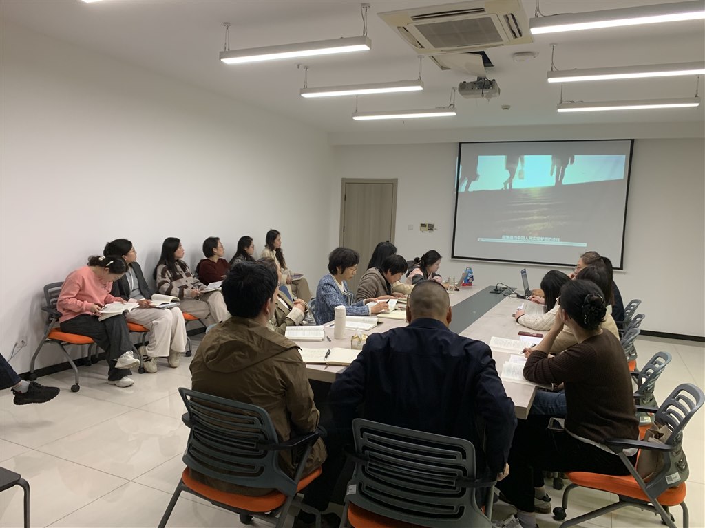 建東馬院和常州機(jī)電學(xué)院德法、毛中特教研室老師集體備課現(xiàn)場(chǎng).jpg