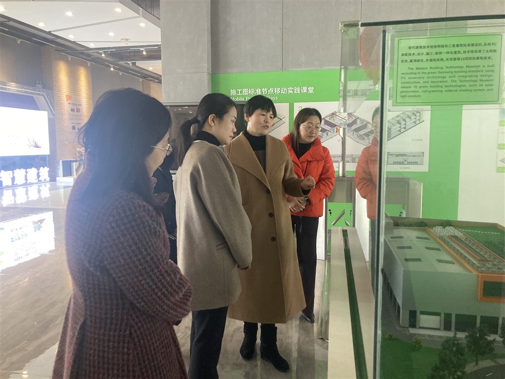 參觀學?，F(xiàn)代建筑技術館2.jpg