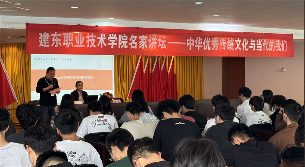 科研處連春光處長主持講座.png